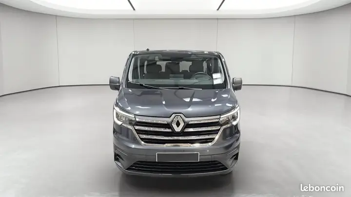 Renault Trafic 2022 photo 2