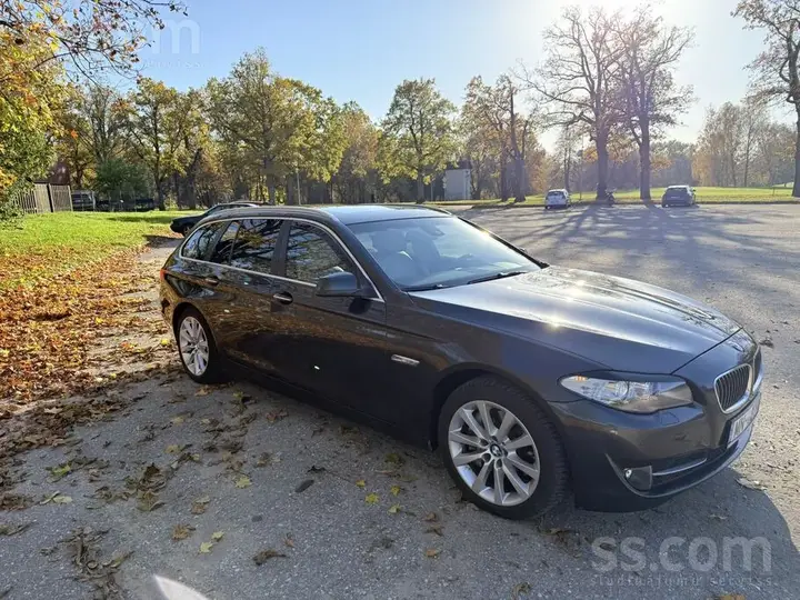BMW 525D Touring 2010 photo 3