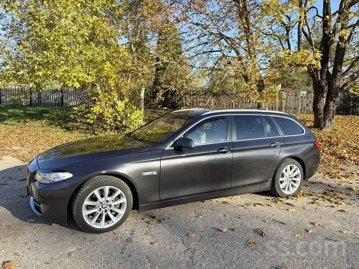 BMW 525D Touring 2010 photo 2