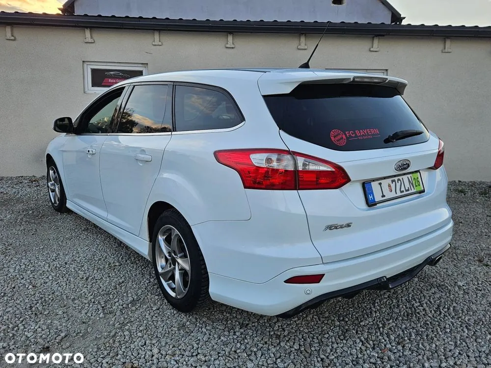 Ford Focus 2012 photo 2