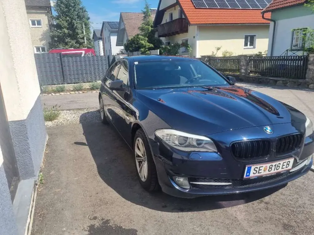 BMW 5 Series 2011 photo 2
