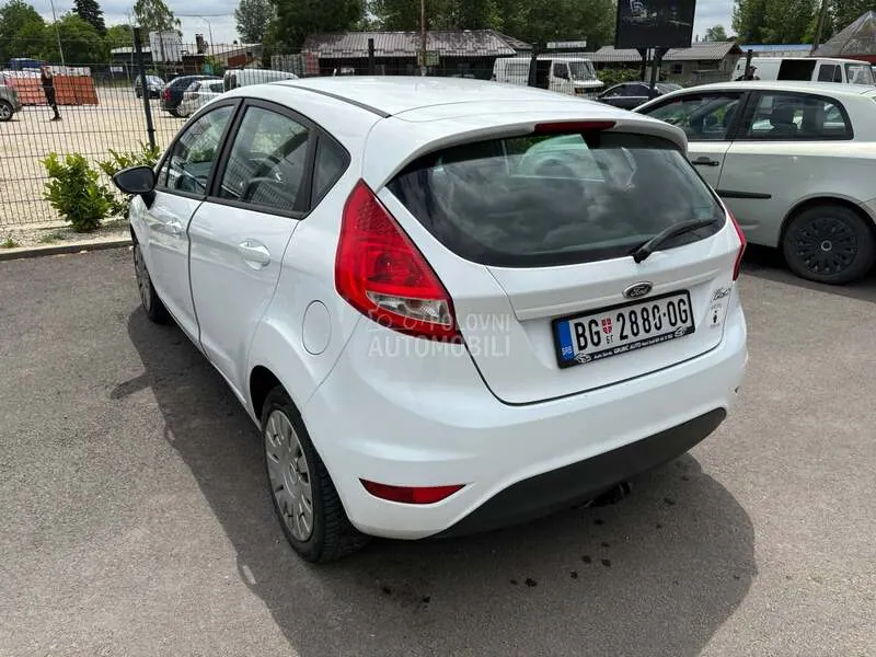Ford Fiesta 2011 photo 2