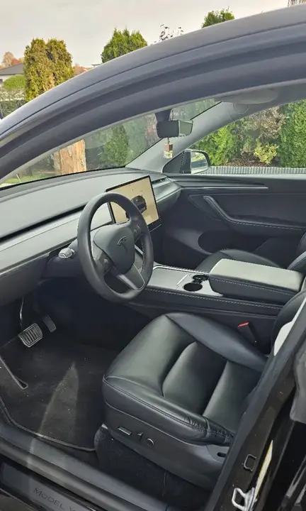 Tesla Model Y 2022 photo 3