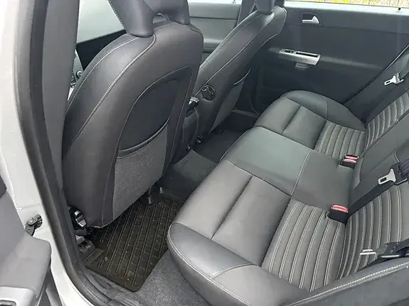 Volvo V50 2010 photo 4