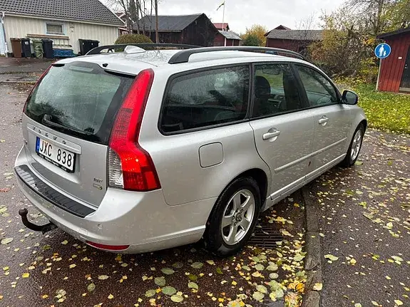 Volvo V50 2010 photo 2