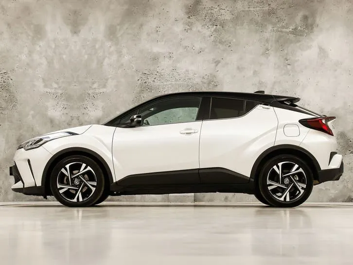 Toyota C-Hr 2022 photo 2
