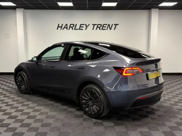 Tesla Model Y 2023 photo 3