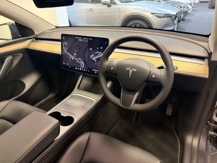Tesla Model Y 2023 photo 5