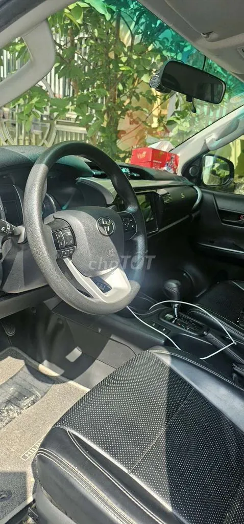 Toyota Hilux 2024 photo 2
