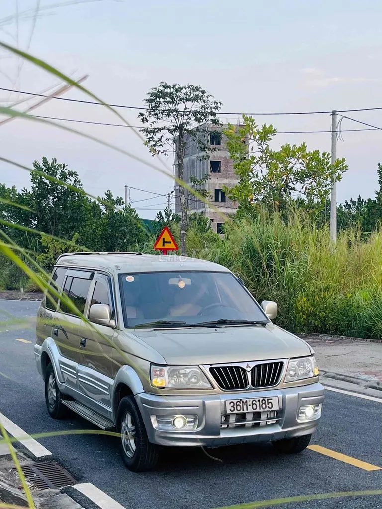 Mitsubishi Jolie
