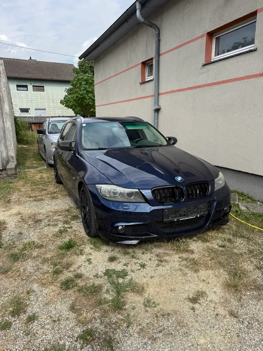 BMW 3 Series 2011 photo 3