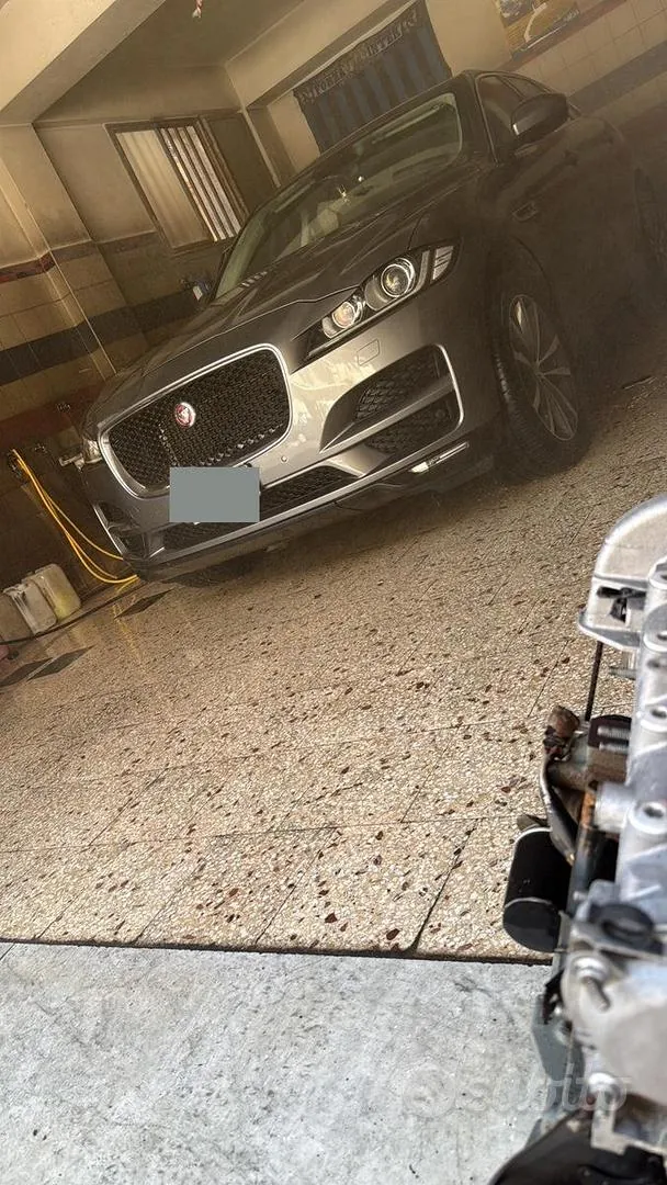 Jaguar F-Pace 2019 photo 2