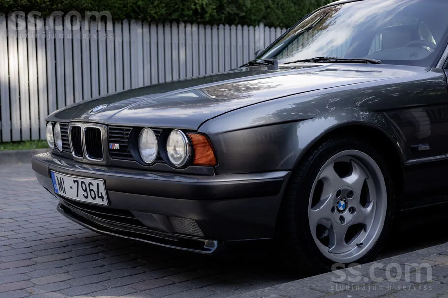 BMW M5 1990 photo 4