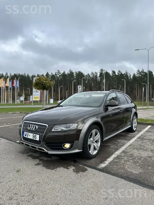 Audi A4 2010 photo 2