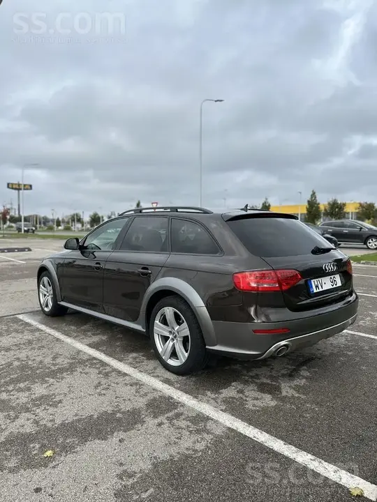Audi A4 2010 photo 3