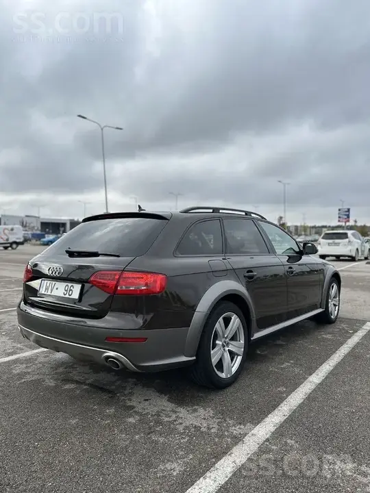 Audi A4 2010 photo 4