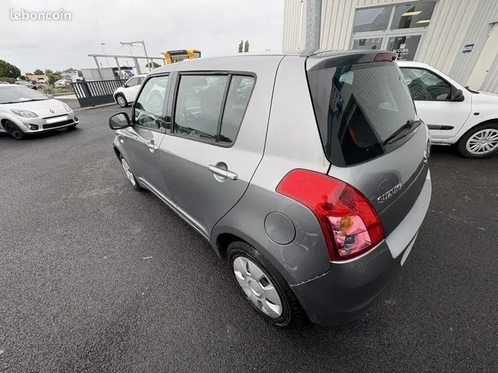 Suzuki Swift 2010 photo 4