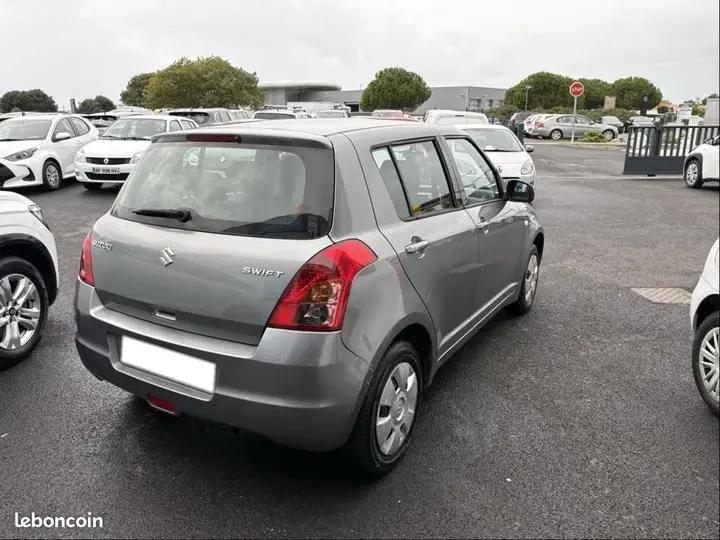 Suzuki Swift 2010 photo 3