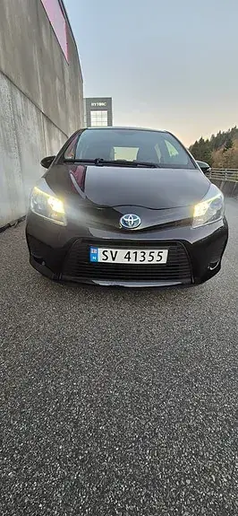 Toyota Yaris 2013 photo 2