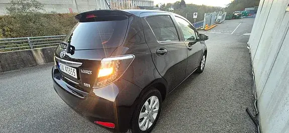 Toyota Yaris 2013 photo 4
