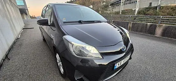 Toyota Yaris 2013 photo 3