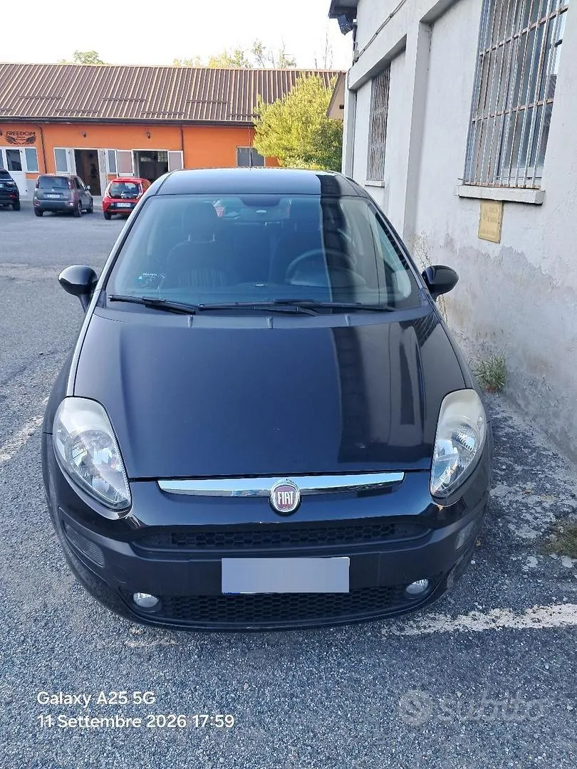 Fiat Punto 2011 photo 2