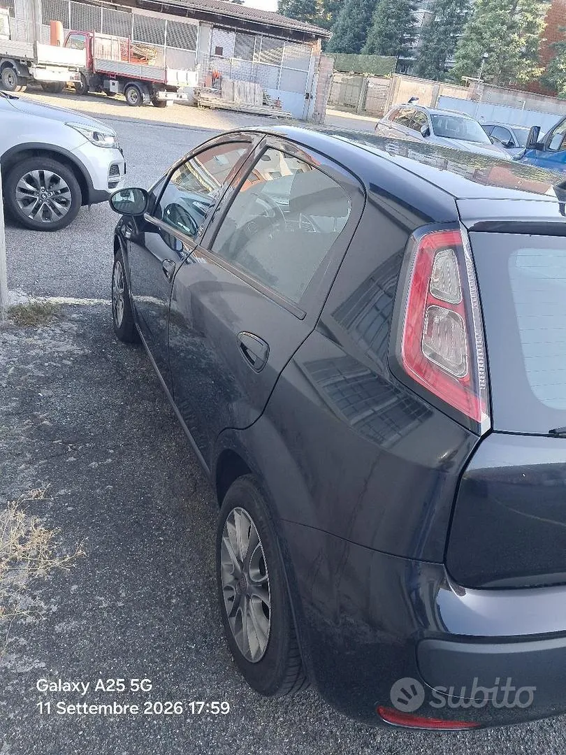 Fiat Punto 2011 photo 4