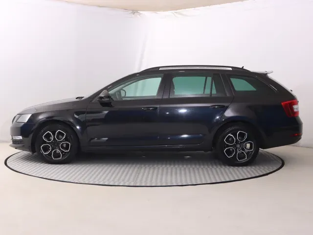 Skoda Octavia Combi 2018 photo 2