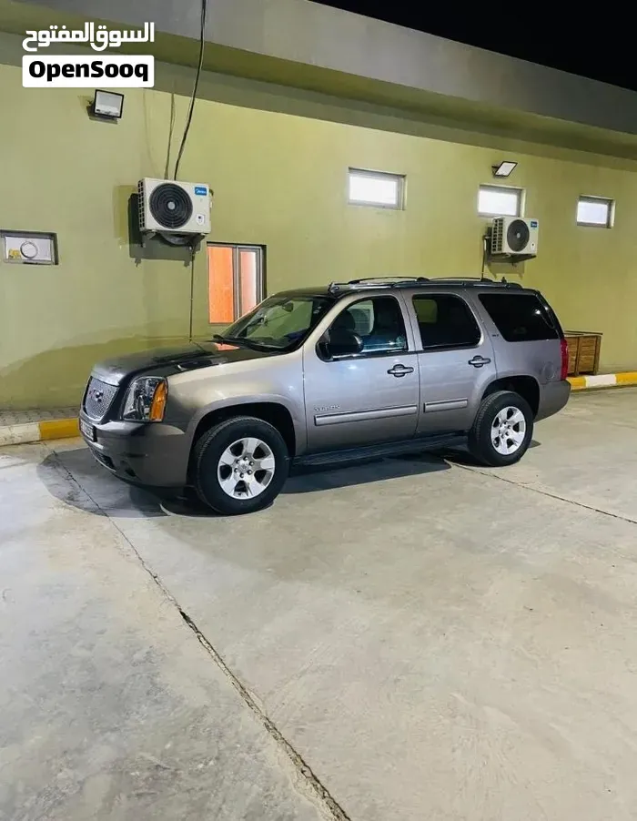 GMC Yukon 2011 photo 2