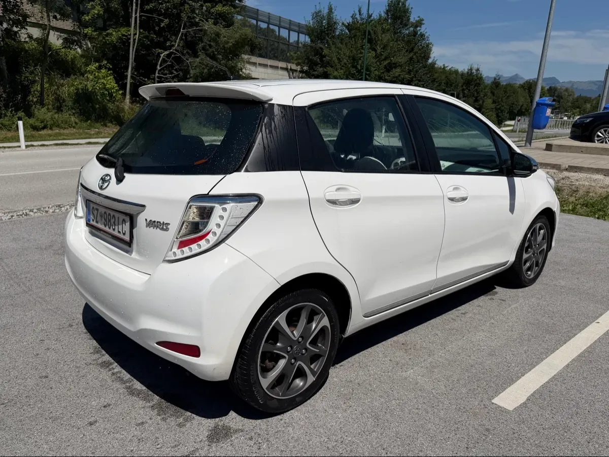 Toyota Yaris 2013 photo 3