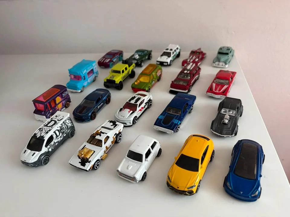 Hot Wheels Convoluted Hot Wheels Autos