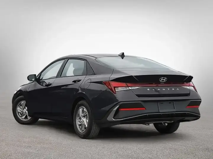 Hyundai Elantra 2026 photo 4