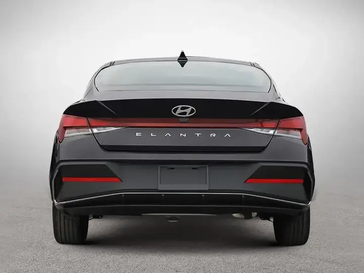 Hyundai Elantra 2026 photo 5