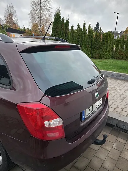 Skoda Fabia 2012 photo 3
