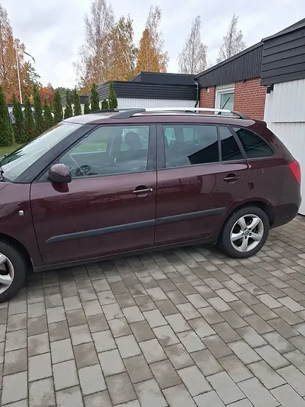 Skoda Fabia 2012 photo 2