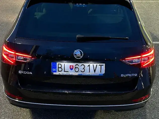 Skoda Superb Combi 2019 photo 2