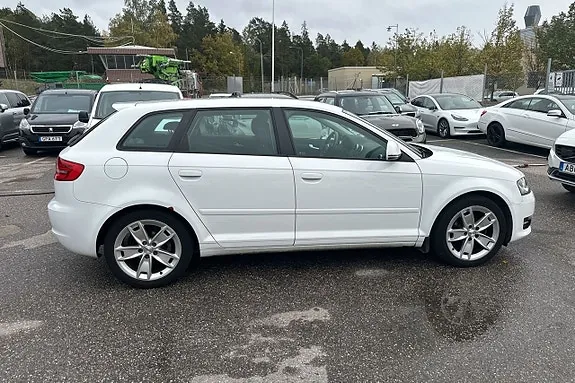 Audi A3 2010 photo 2