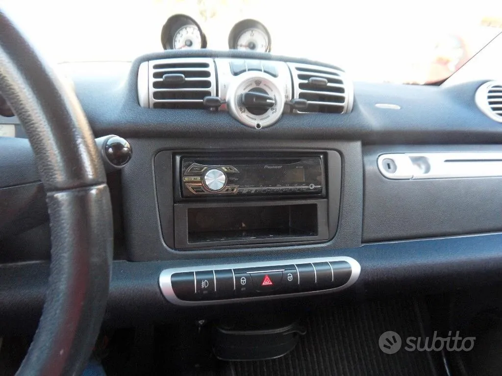 Smart Fortwo 2011 photo 2