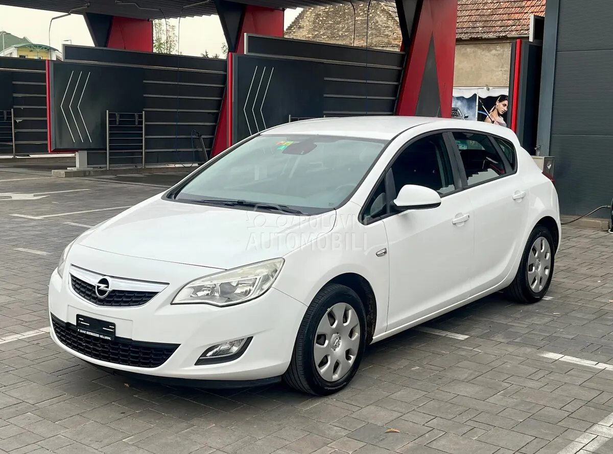 Opel Astra J
