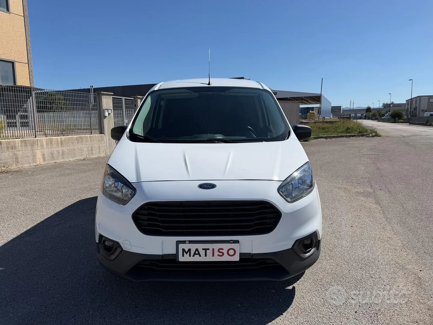 Ford Transit Courier 2021 photo 2