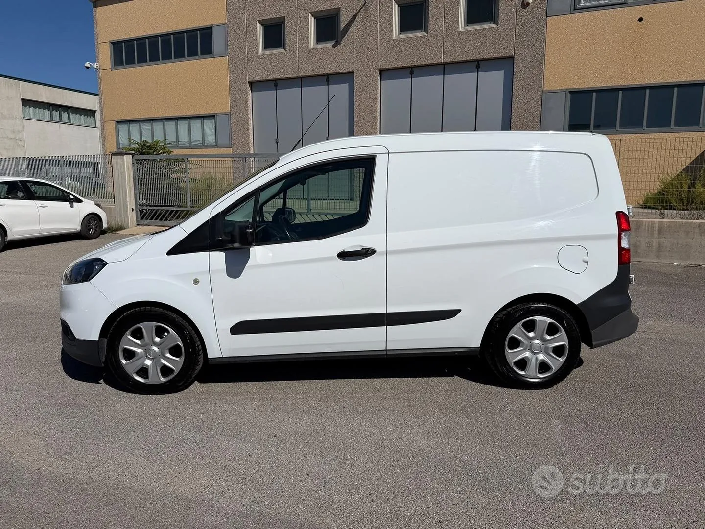 Ford Transit Courier 2021 photo 4