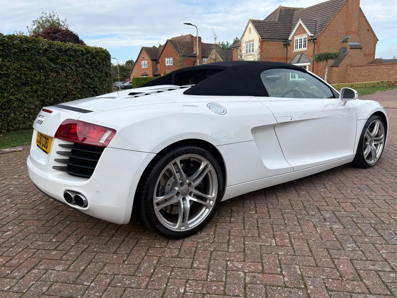 Audi R8 Spyder 2011 photo 5