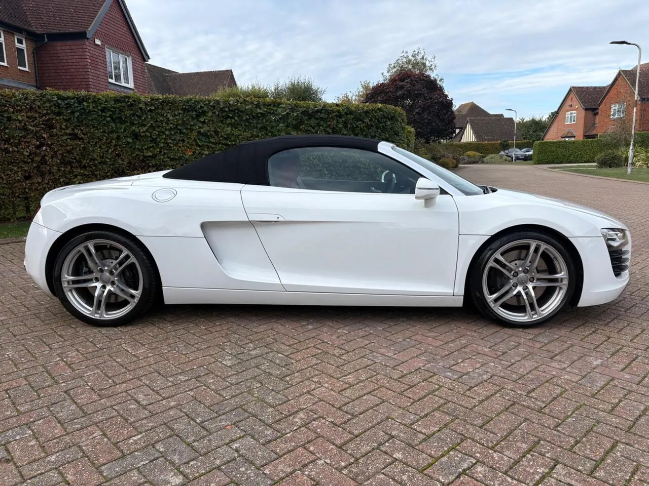 Audi R8 Spyder 2011 photo 4