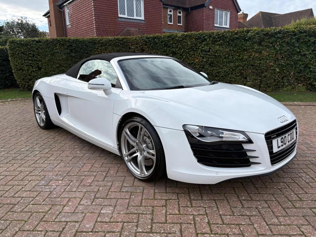 Audi R8 Spyder 2011 photo 3