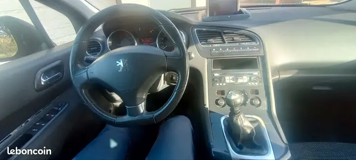 Peugeot 5008 2012 photo 3