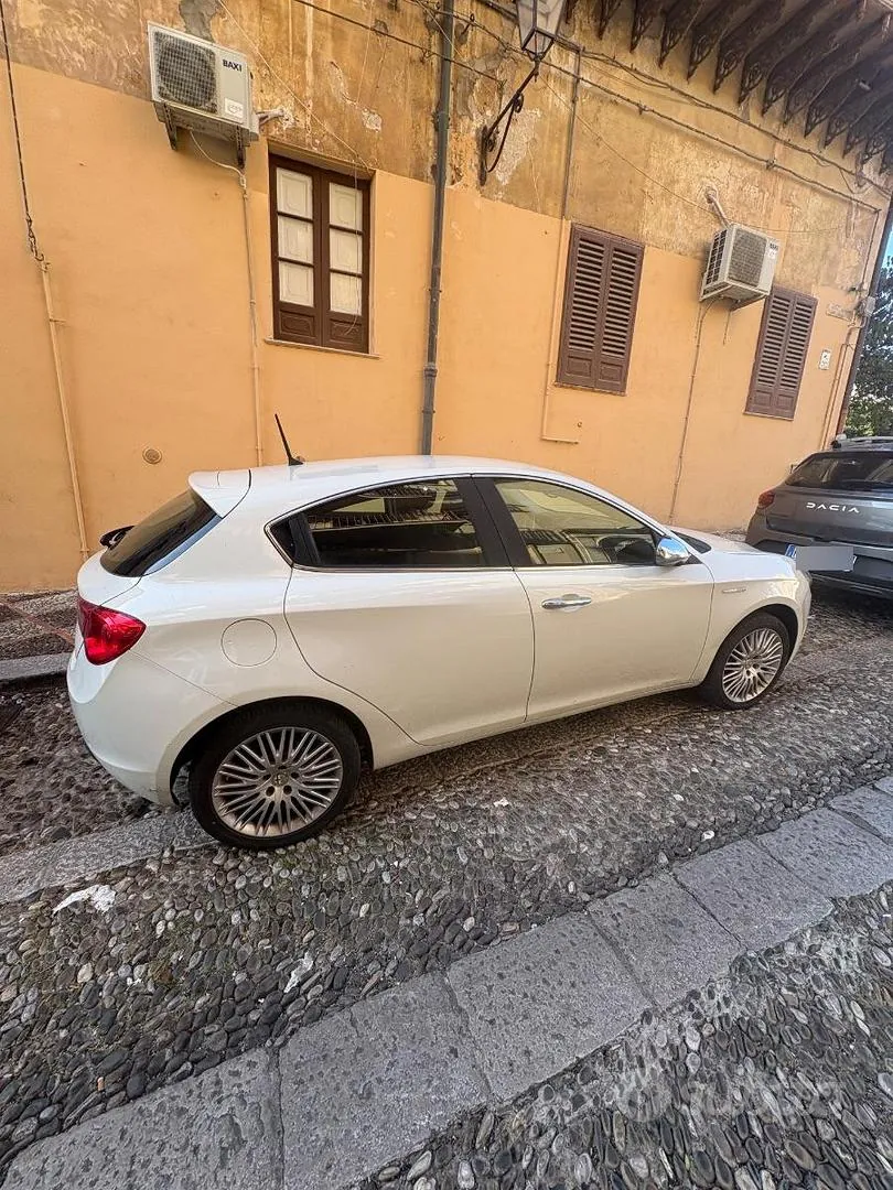 Alfa Romeo Giulietta 2013 photo 5