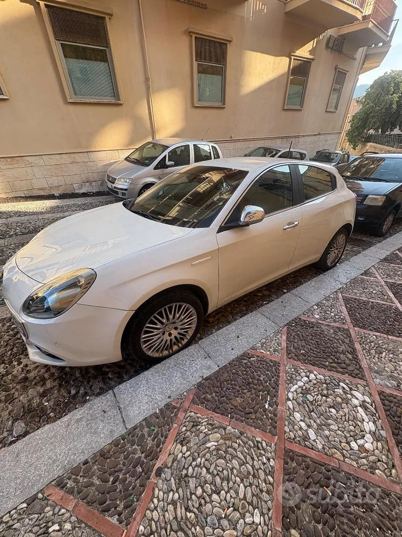 Alfa Romeo Giulietta 2013 photo 2