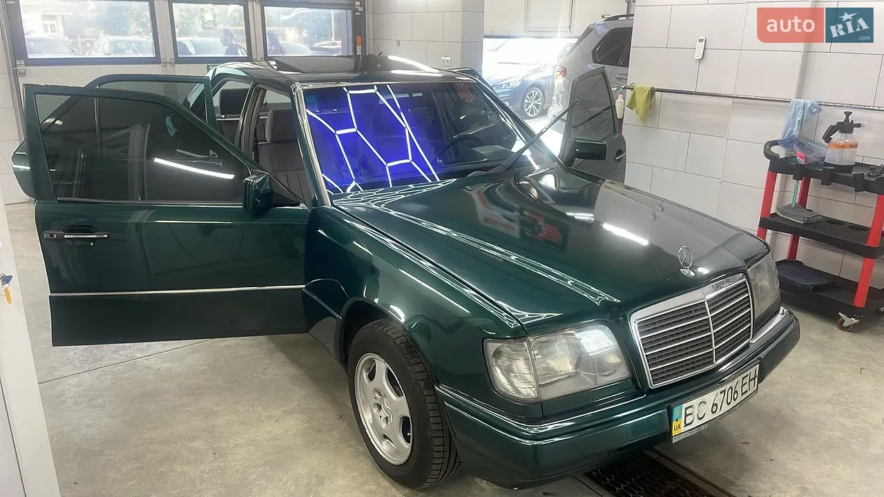 Mercedes-Benz E-Class 1995 photo 2