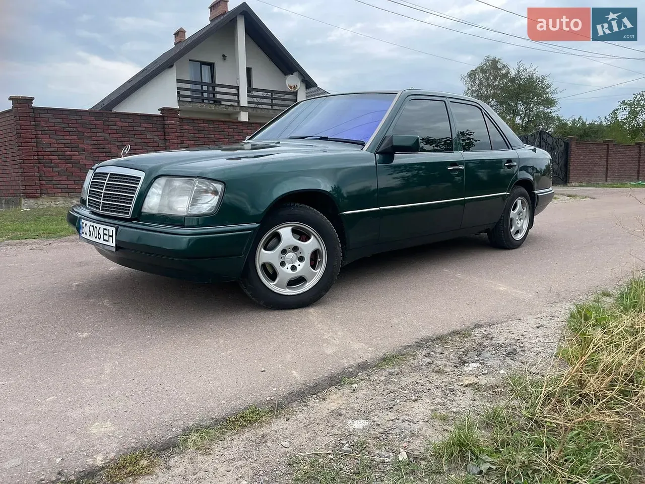 Mercedes-Benz E-Class 1995 photo 4