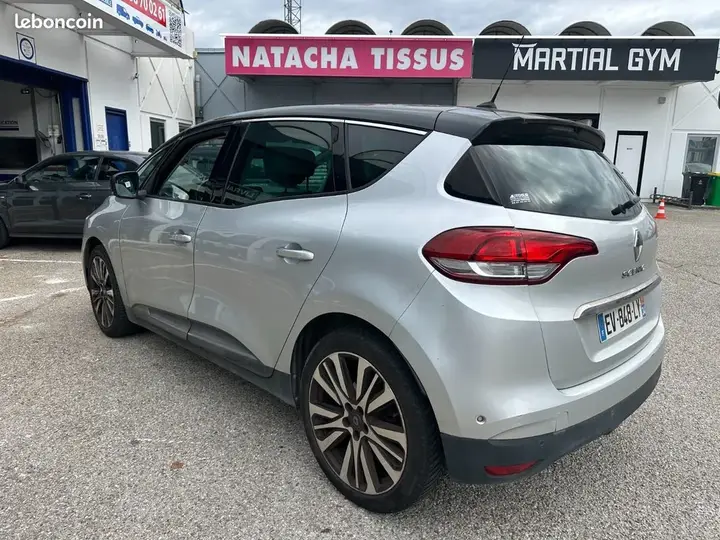 Renault Scenic 2018 photo 2